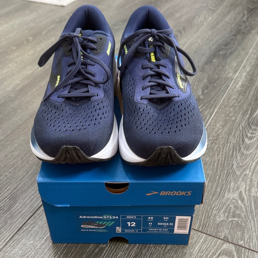 Brooks Men's Adrenaline GTS 24 running shoe size 12 - Immaculate! With Box!